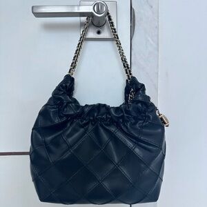Elegant Black Quilted Chain Shoulder Bag